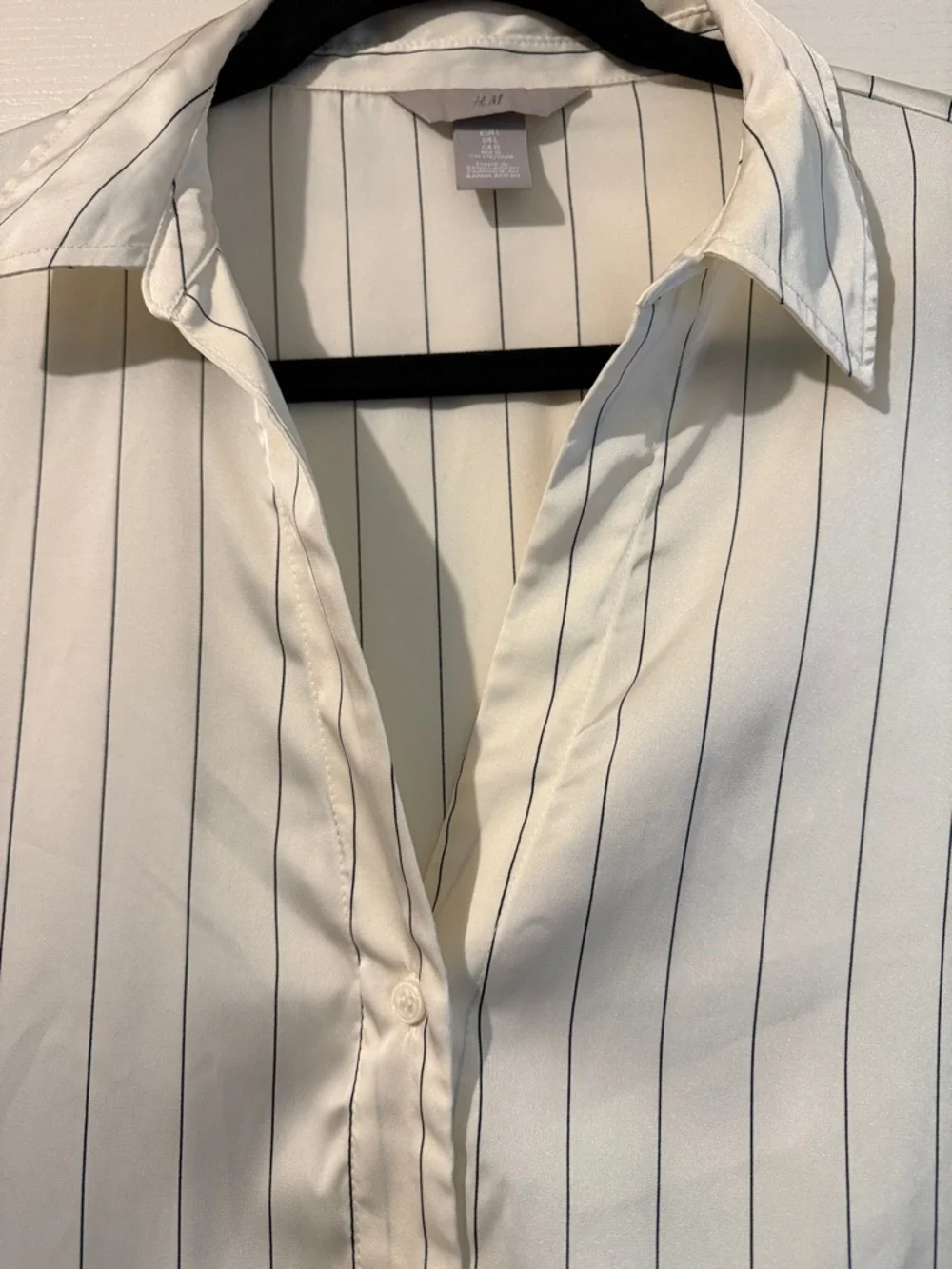 Silk like button up cream blouse size L - Picture 4 of 5